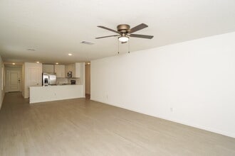 540 Roquefort St in New Braunfels, TX - Foto de edificio - Building Photo