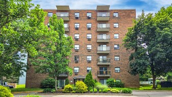 Beaverbrae Apartments in London, ON - Building Photo