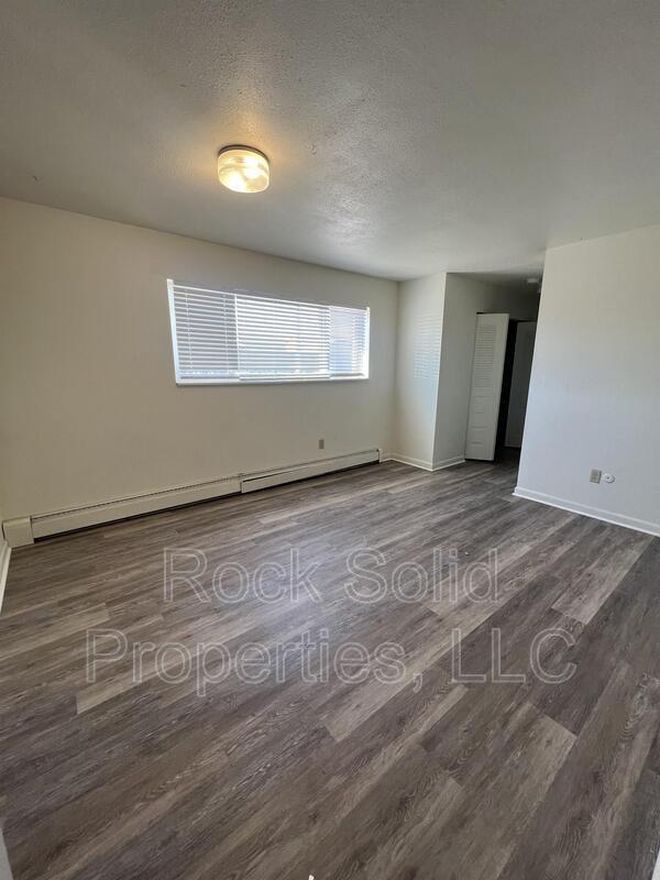 property at 1008 E Jefferson Rd