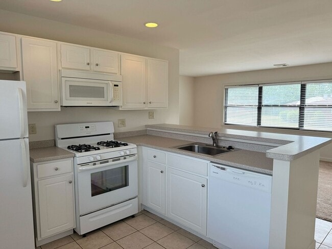 78 Montoya Cir in Branford, CT - Building Photo - Building Photo