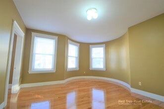 10 Treadway Rd, Unit 3 in Boston, MA - Foto de edificio - Building Photo
