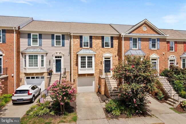 43362 Livery Square in Ashburn, VA - Foto de edificio - Building Photo