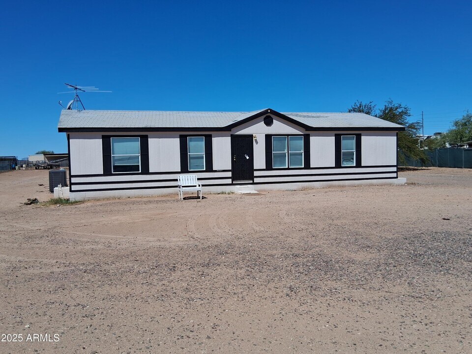 28018 N 239th Ave in Wittmann, AZ - Building Photo