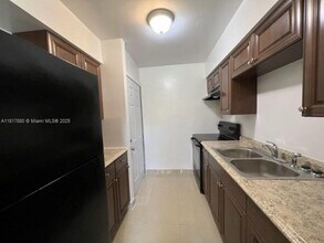 939 Magnolia Dr in Lake Park, FL - Building Photo - Building Photo