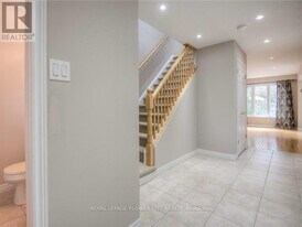 308 Pineland Pl in Waterloo, ON - Building Photo