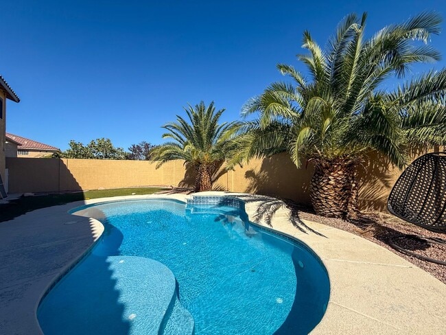 10246 Valaspen St in Las Vegas, NV - Building Photo - Building Photo