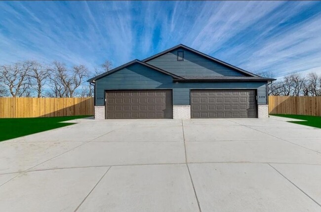 property at 2344 E Cheyenne Ct