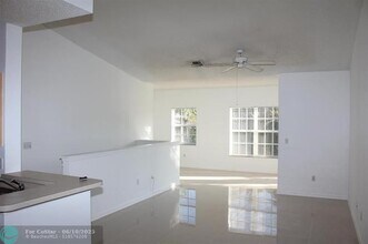 10348 Fox Trail Rd S in Royal Palm Beach, FL - Building Photo - Building Photo