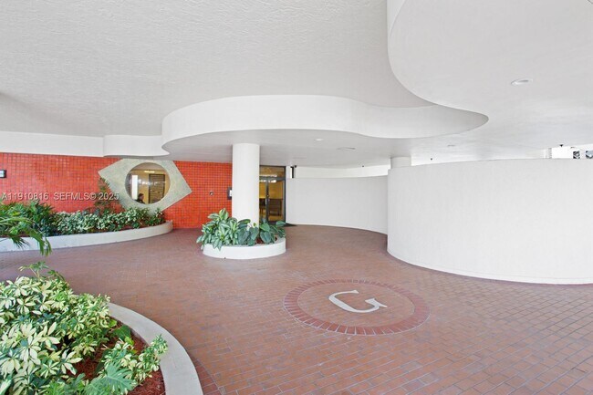 1623 Collins Ave in Miami Beach, FL - Building Photo - Building Photo