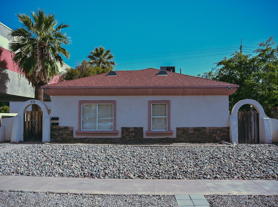 69 E Columbus Ave, Unit 2 in Phoenix, AZ - Foto de edificio