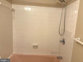 5315 Manorfield Rd in Rockville, MD - Building Photo - Building Photo