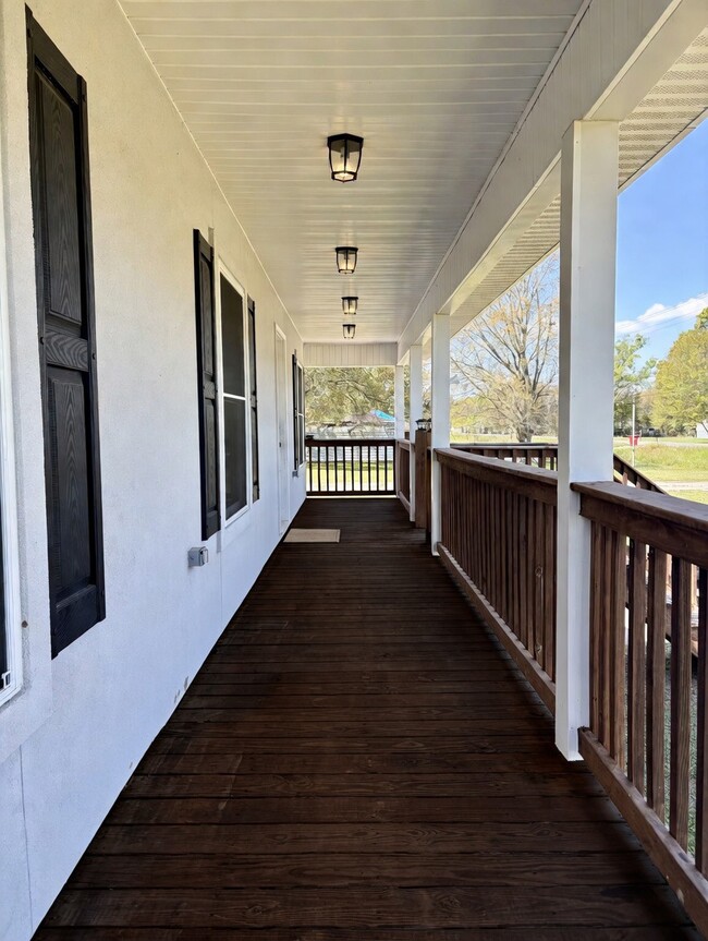 45263 Stringer Bridge Rd in Saint Amant, LA - Building Photo - Building Photo