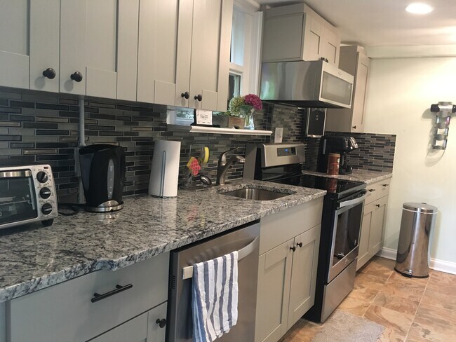 1060 Seaboard Ave NW, Unit Garden Apt in Atlanta, GA - Building Photo - Building Photo