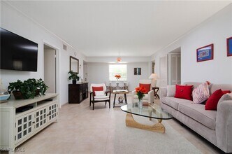 1100 Little Neck Ct in Naples, FL - Foto de edificio - Building Photo