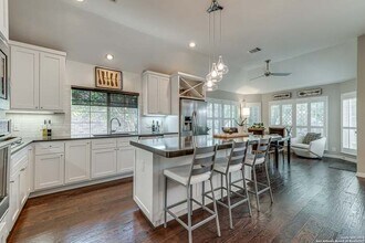 18731 Crosstimber in San Antonio, TX - Foto de edificio - Building Photo