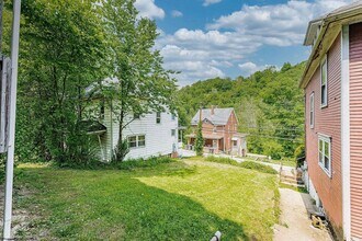 565 Brockway Ave, Unit A in Morgantown, WV - Building Photo - Building Photo