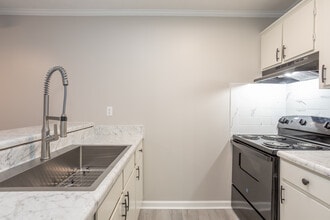 Century Oaks Apartments in Fayetteville, NC - Building Photo - Interior Photo