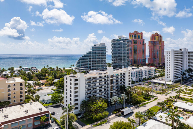 The Everglades Club in Fort Lauderdale, FL - Foto de edificio - Building Photo