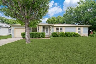 1316 Eastview Dr in Weatherford, TX - Building Photo