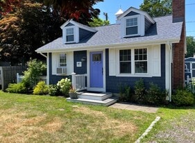 42 Taylor Ave in Madison, CT - Building Photo