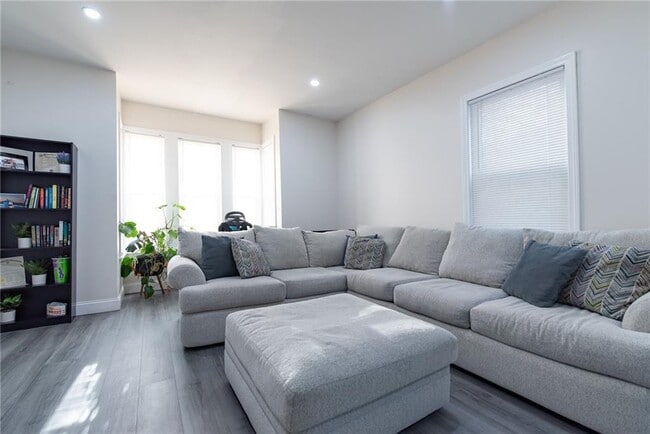 49 Hollis St in Providence, RI - Building Photo - Building Photo