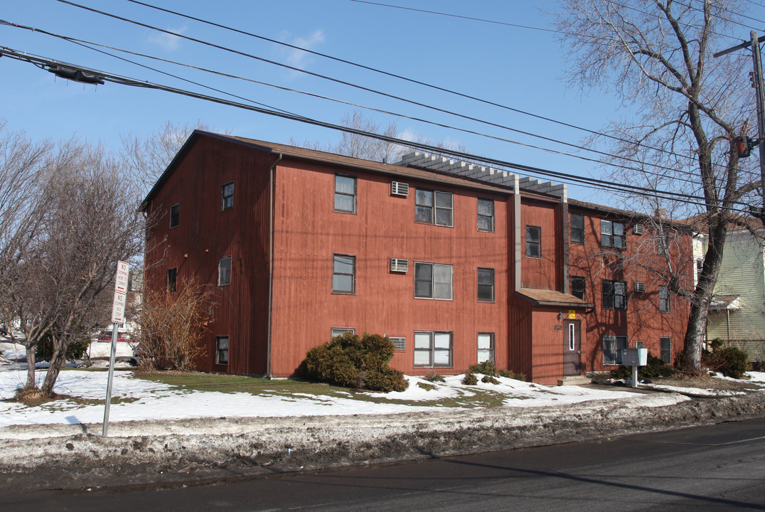 825 Burnet Ave in Syracuse, NY - Building Photo