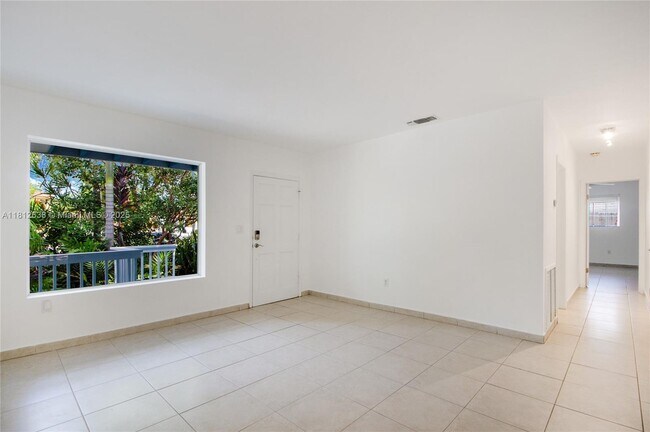 119 Harbor Dr in Key Biscayne, FL - Building Photo - Building Photo
