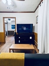 915 N Broadway, Unit The Nest in Rochester, MN - Building Photo - Building Photo