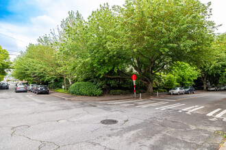 Queen Anne Square in Seattle, WA - Building Photo - Building Photo