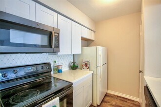 10075 Westpark Dr in Houston, TX - Building Photo - Building Photo