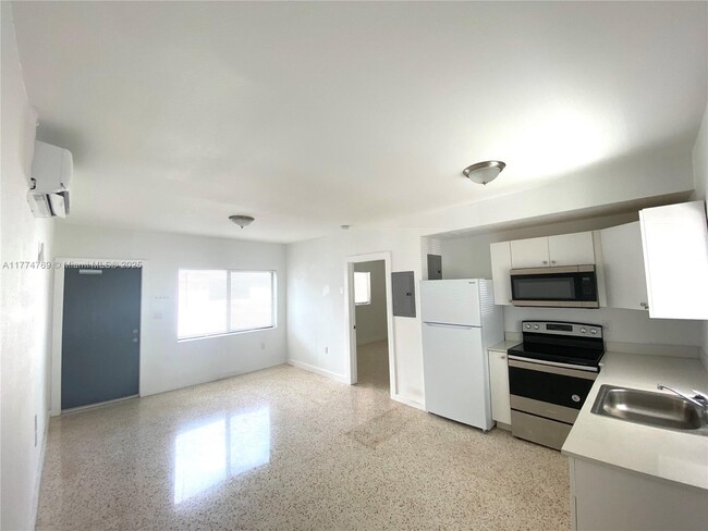 165 NE 56th St in Miami, FL - Building Photo - Building Photo