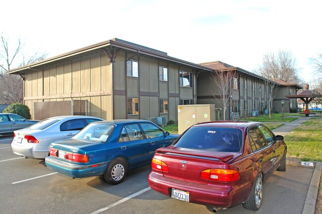 371 South St in Redding, CA - Foto de edificio - Building Photo