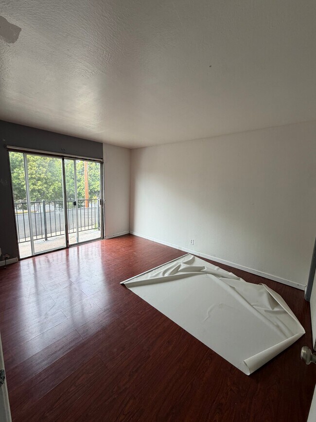 30 W Harder Rd, Unit 4 in Hayward, CA - Foto de edificio - Building Photo