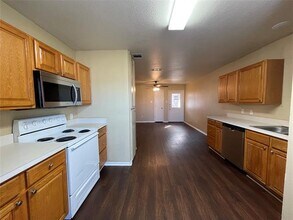 121 Cambridge Dr in Saginaw, TX - Building Photo - Building Photo