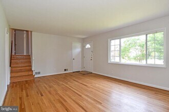 6615 Ivy Hill Dr in McLean, VA - Building Photo - Building Photo