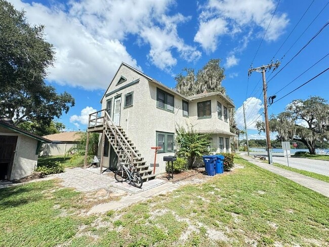 property at 115 8th St SE