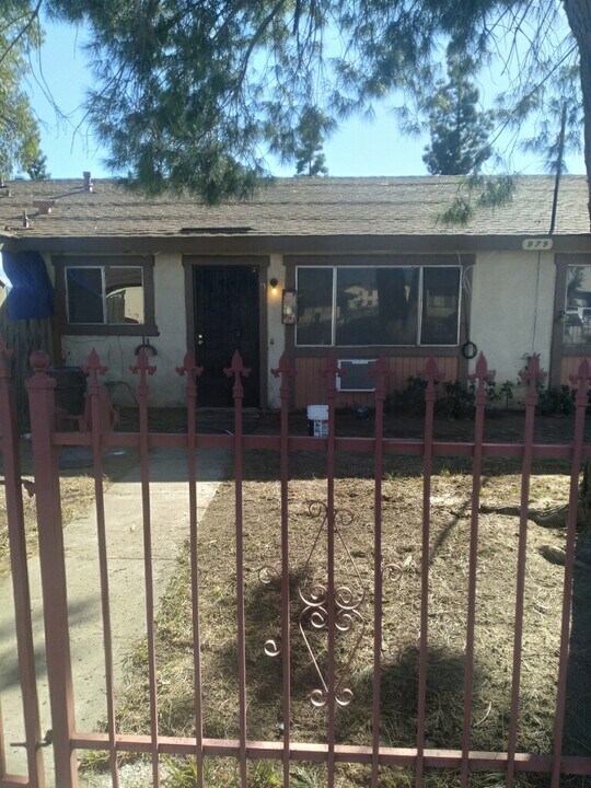 979 Lorraine Pl in Rialto, CA - Building Photo
