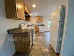 1000 E Pickering Rd in Shelton, WA - Building Photo - Building Photo