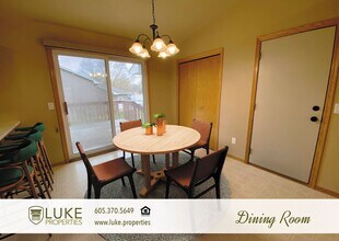 2104 S Cambridge Ave in Sioux Falls, SD - Building Photo - Building Photo