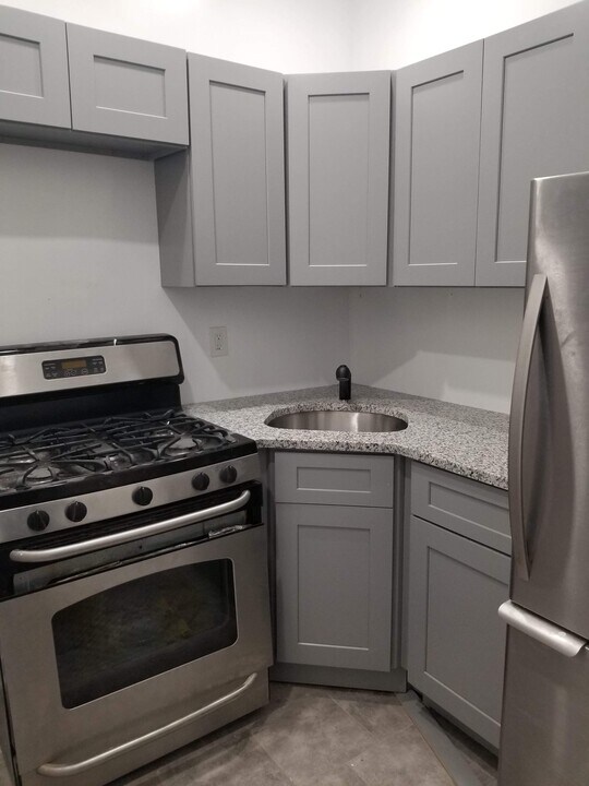 143 Danforth Ave, Unit 1 in Jersey City, NJ - Foto de edificio