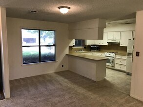 185 Turkey Run in Meadowlakes, TX - Building Photo - Building Photo