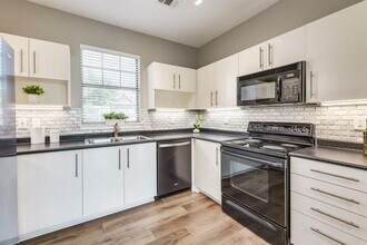 11203 Ranch Rd in Austin, TX - Building Photo - Building Photo
