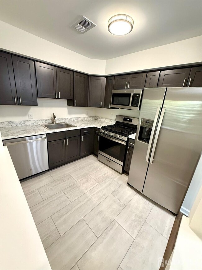 1238 Waterford Dr in Edison, NJ - Building Photo - Building Photo