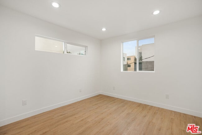 4232 Rosewood Ave in Los Angeles, CA - Building Photo - Building Photo