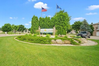 Sunrise Park Apartments in Appleton, WI - Foto de edificio - Building Photo