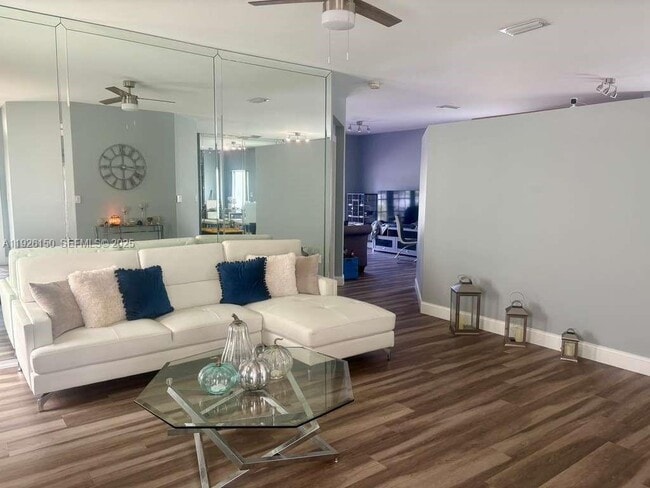 17011 NW 13th St in Pembroke Pines, FL - Foto de edificio - Building Photo