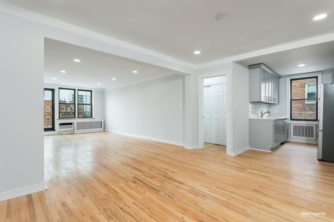 property at 515 E 7th St
