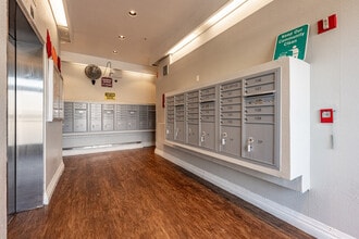 Sereno Hills in Los Angeles, CA - Foto de edificio - Building Photo