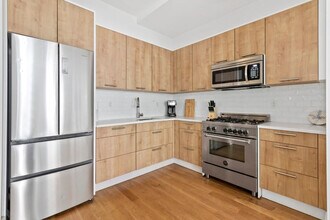 519 W 45th St in New York, NY - Building Photo - Building Photo