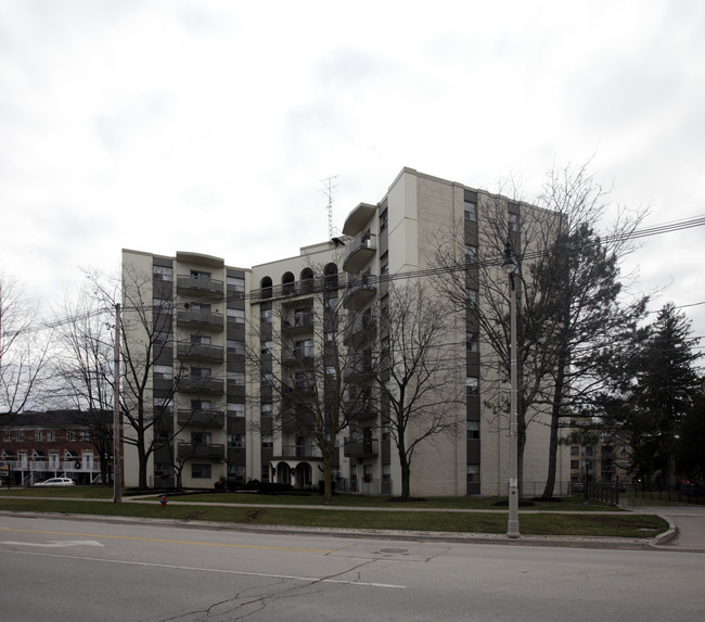 Bronte Estates in Oakville, ON - Building Photo - Building Photo